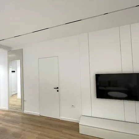 شقة White Rooftop Living تيرانا