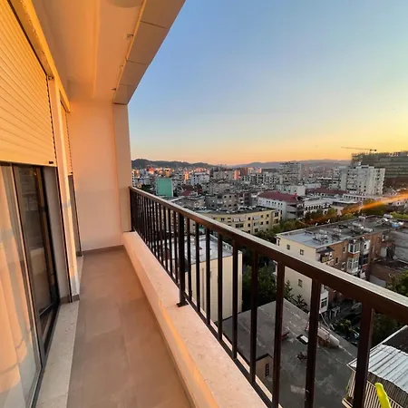 شقة White Rooftop Living تيرانا