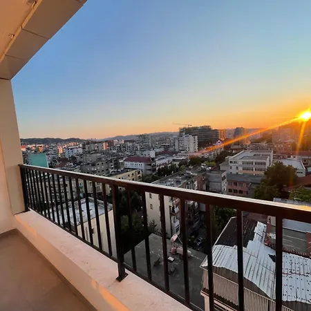 شقة White Rooftop Living تيرانا